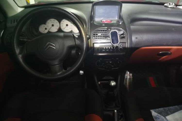 Used Citroen C2 2013 CROSS 1.4L Manual Sport Model Center Console