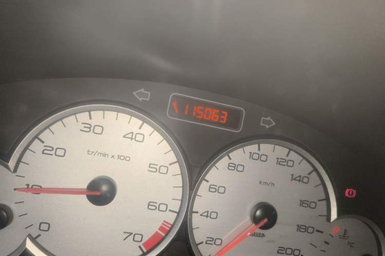 Used Citroen C2 2013 CROSS 1.4L Manual Sport Model Odometer Close Up