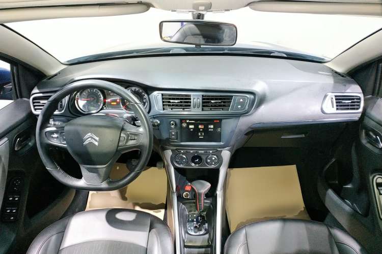 Used Citroen C3-XR 2015 1.6L Automatic Smart Version Center Console