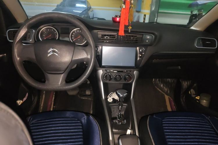 Used Citroen C3-XR 2015 1.6L Automatic Fashion Model Center Console