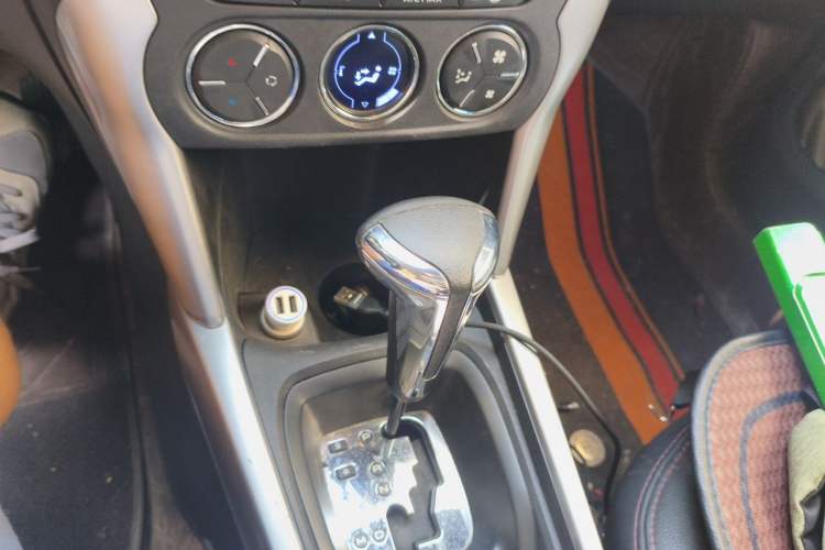 Used Citroen C3-XR 2015 1.6L Automatic Pioneer Model Gear Lever