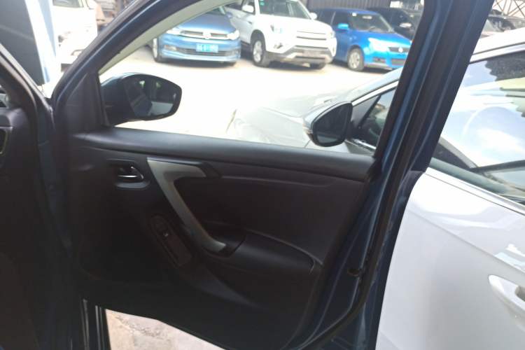 Used Citroen C3-XR 2015 1.6L Automatic Pioneer Model Interior 5