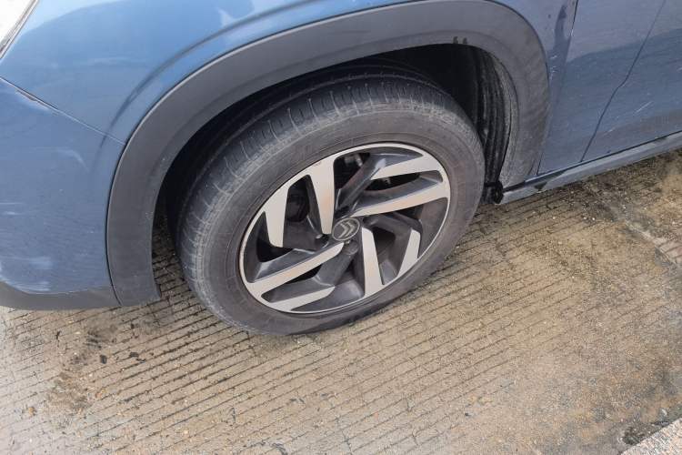 Used Citroen C3-XR 2015 1.6L Automatic Pioneer Model Left Front Wheel Hub