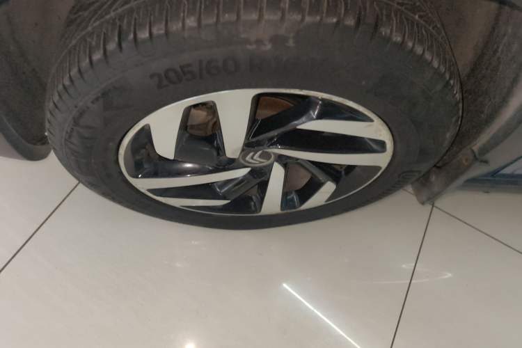 Used Citroen C3-XR 2015 1.6L Automatic Pioneer Model Left Front Wheel Hub