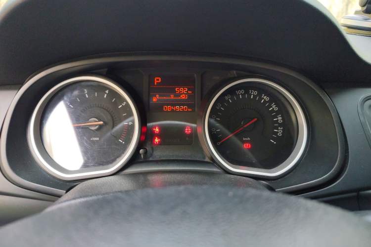 Used Citroen C3-XR 2015 1.6L Automatic Fashion Model Odometer Close Up