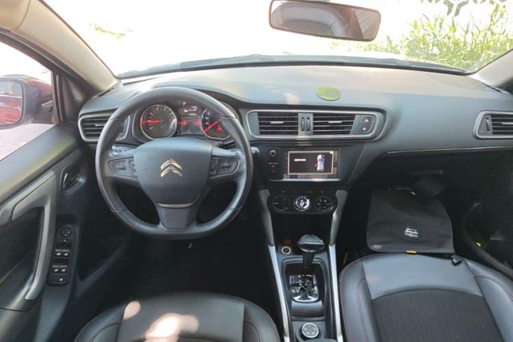Used Citroen C3-XR 2015 1.6THP Automatic Smart Model Center Console