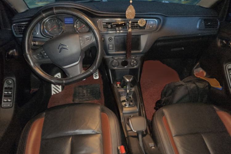 Used Citroen C3-XR 2015 1.6THP Automatic Flagship Model Center Console