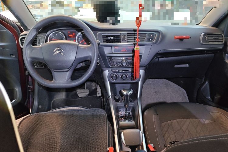 Used Citroen C3-XR 2015 1.6L Automatic Fashion Model Center Console
