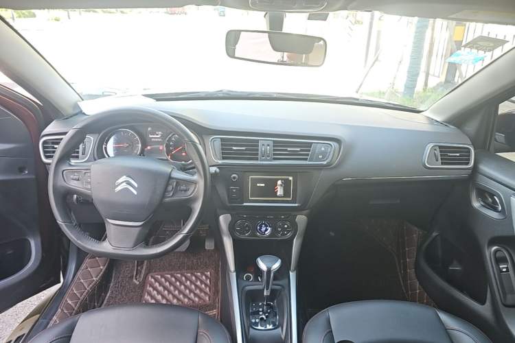 Used Citroen C3-XR 2015 1.6L Automatic Smart Version Center Console