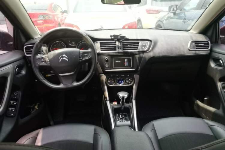 Used Citroen C3-XR 2015 1.6THP Automatic Smart Model Center Console