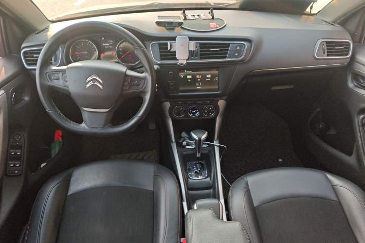 Used Citroen C3-XR 2015 1.6L Automatic Pioneer Model Center Console