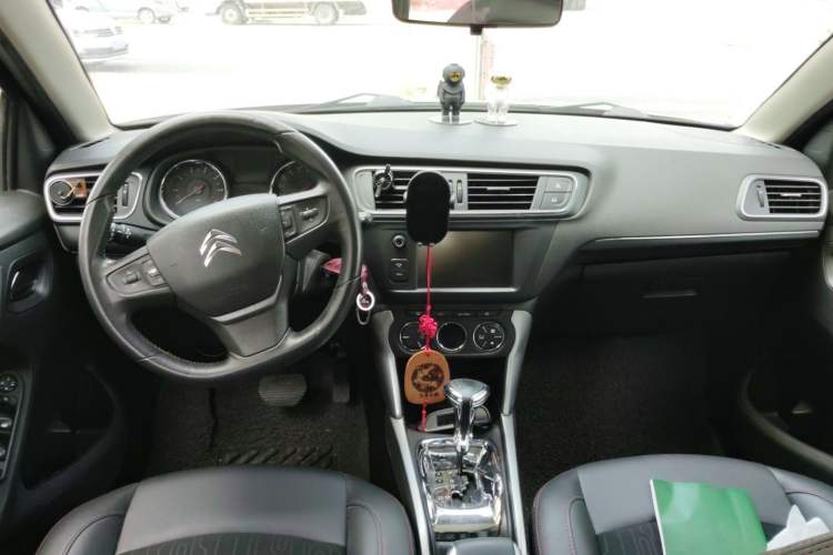 Used Citroen C3-XR 2015 1.6L Automatic Pioneer Model Center Console