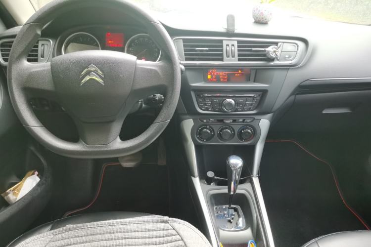 Used Citroen C3-XR 2015 1.6L Automatic Fashion Model Center Console