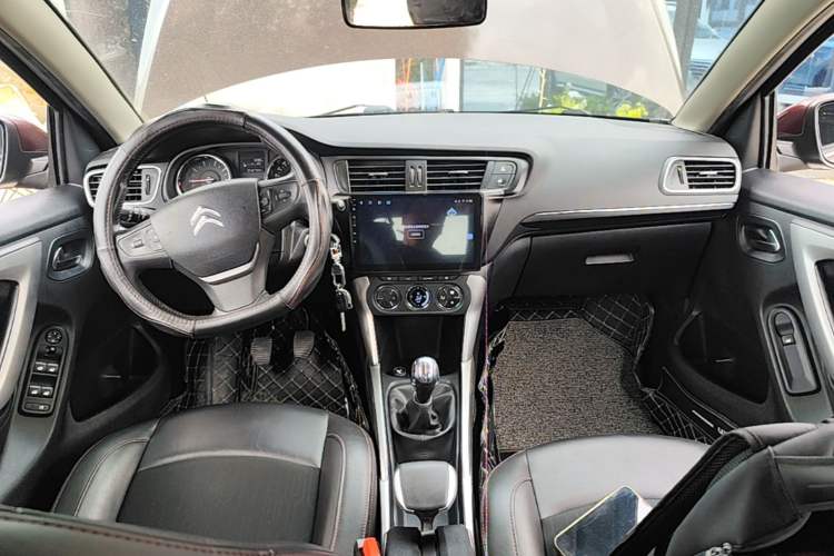 Used Citroen C3-XR 2015 1.6L Manual Pioneer Model Center Console