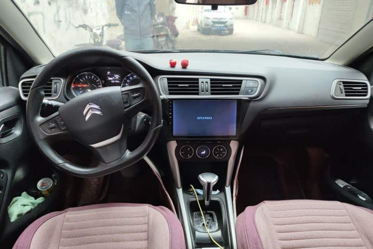 Used Citroen C3-XR 2015 1.6L Automatic Fashion Model Center Console