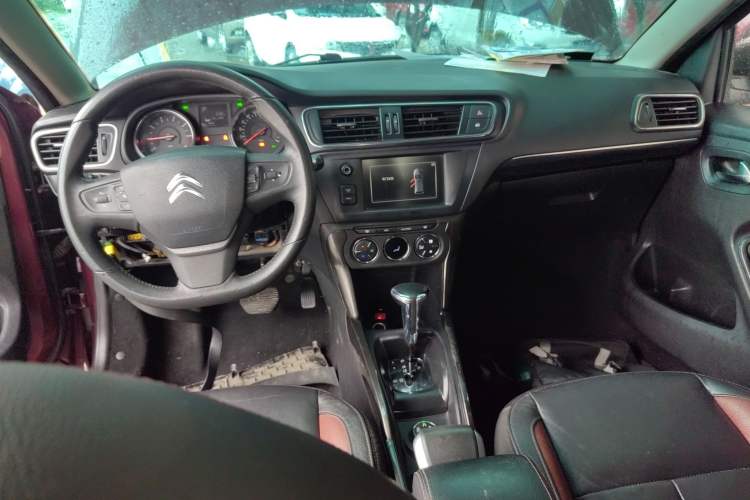 Used Citroen C3-XR 2015 1.6THP Automatic Flagship Model Center Console