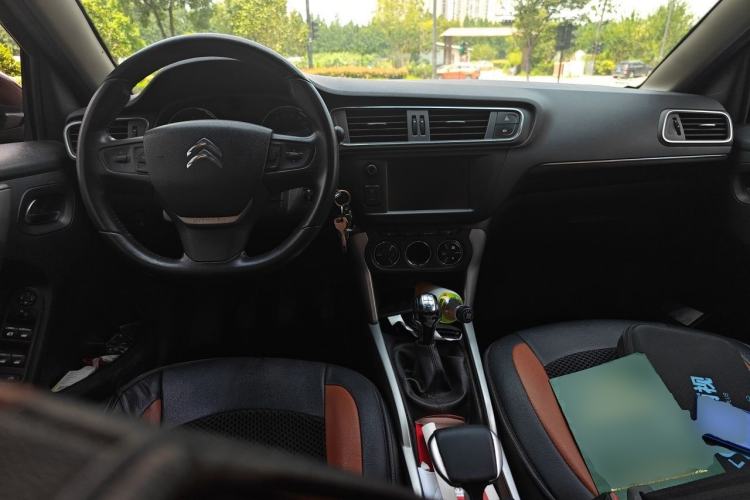 Used Citroen C3-XR 2015 1.6L Manual Pioneer Model Center Console
