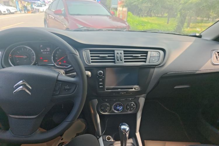 Used Citroen C3-XR 2015 1.6L Automatic Pioneer Model Center Console