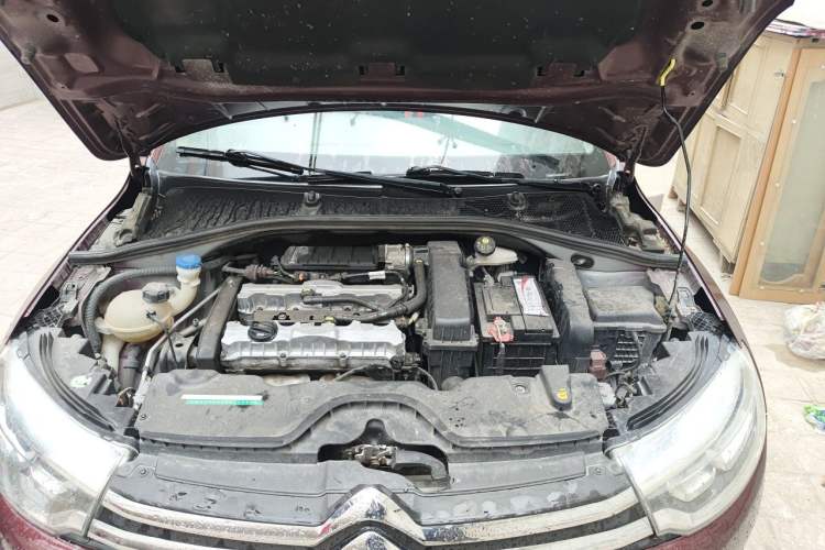 Used Citroen C3-XR 2015 1.6L Automatic Fashion Model Engine Bay