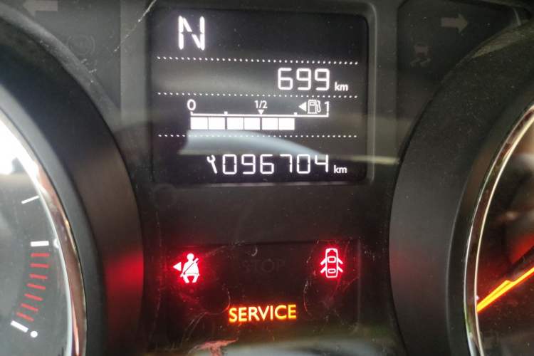 Used Citroen C3-XR 2015 1.6L Automatic Smart Version Odometer Close Up