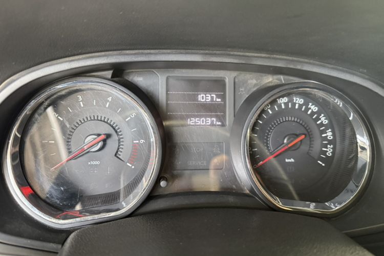 Used Citroen C3-XR 2015 1.6L Manual Pioneer Model Odometer Close Up