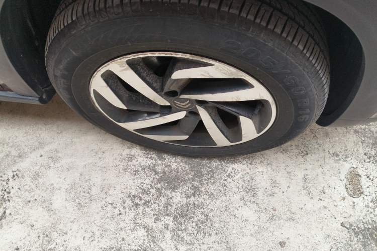 Used Citroen C3-XR 2015 1.6L Automatic Pioneer Model Right Front Wheel Hub