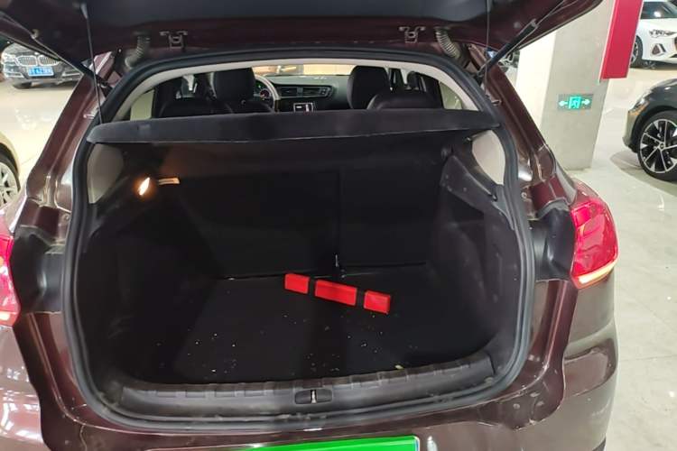 Used Citroen C3-XR 2015 1.6L Manual Pioneer Model Trunk