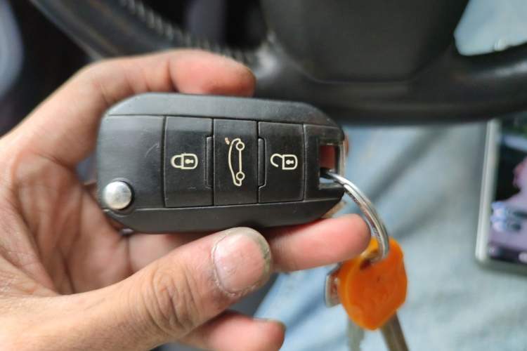 Used Citroen C3-XR 2015 1.6L Manual Pioneer Model Vehicle Key