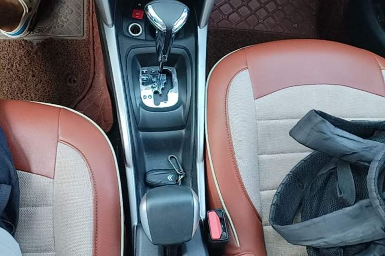 Used Citroen C3-XR 2015 1.6L Automatic Smart Version Gear Lever