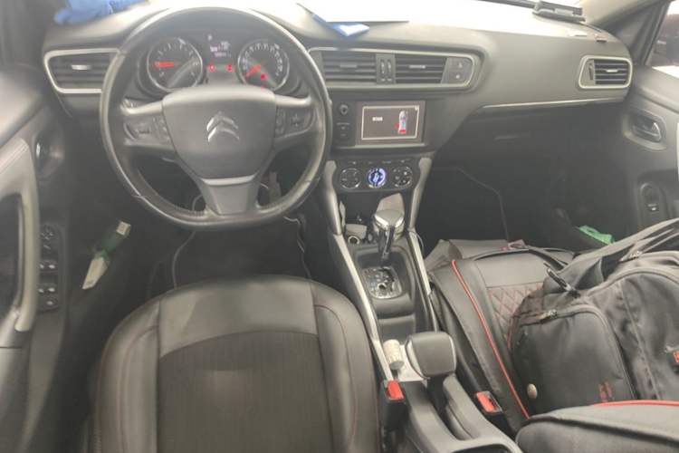Used Citroen C3-XR 2015 1.6L Automatic Pioneer Model Center Console