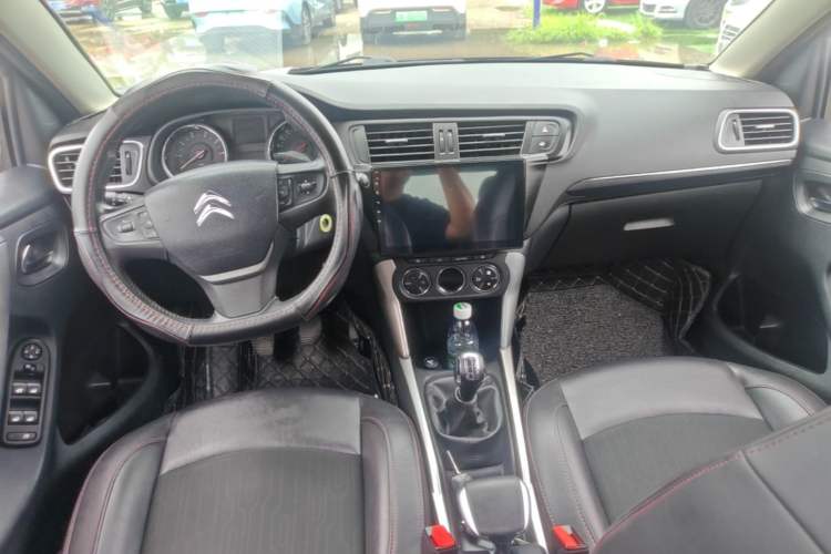 Used Citroen C3-XR 2015 1.6L Manual Pioneer Model Center Console