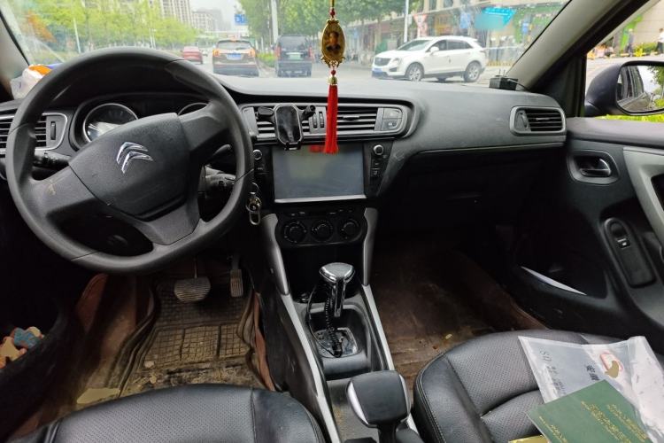 Used Citroen C3-XR 2015 1.6L Automatic Fashion Model Center Console