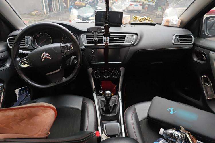 Used Citroen C3-XR 2015 1.6L Manual Pioneer Model Center Console