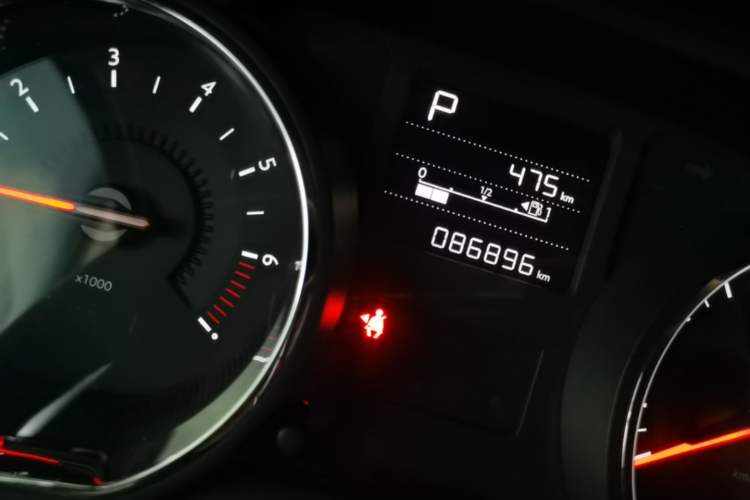 Used Citroen C3-XR 2015 1.6L Automatic Smart Version Odometer Close Up
