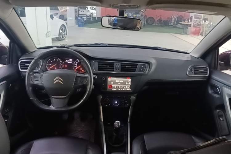 Used Citroen C3-XR 2015 1.6L Manual Pioneer Model Center Console