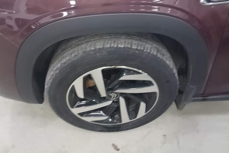 Used Citroen C3-XR 2015 1.6L Manual Pioneer Model Left Front Wheel Hub