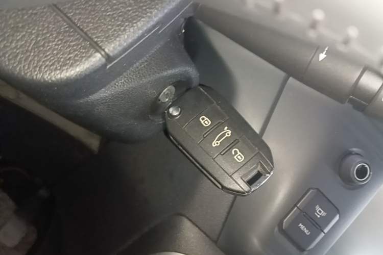 Used Citroen C3-XR 2015 1.6L Manual Pioneer Model Vehicle Key