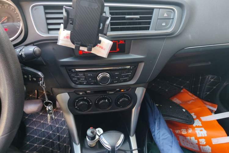 Used Citroen C3-XR 2015 1.6L Automatic Fashion Model Audio And AC Panel