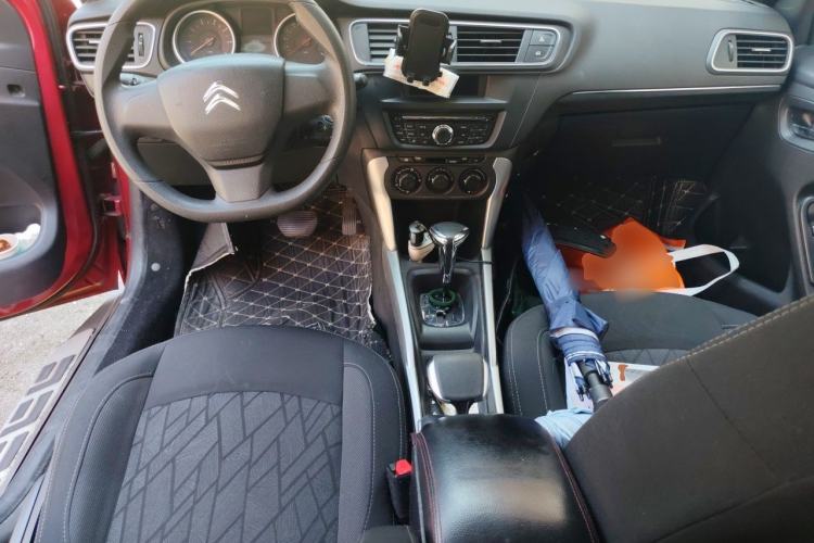 Used Citroen C3-XR 2015 1.6L Automatic Fashion Model Center Console