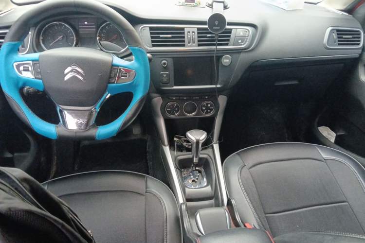 Used Citroen C3-XR 2015 1.6L Automatic Smart Version Center Console