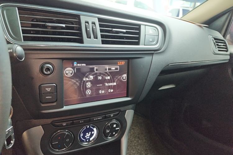 Used Citroen C3-XR 2015 1.6THP Automatic Pioneer Model Center Console