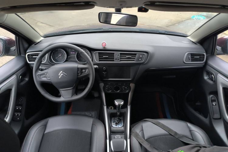 Used Citroen C3-XR 2015 1.6THP Automatic Pioneer Model Center Console