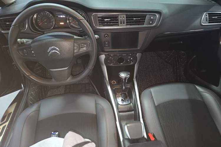 Used Citroen C3-XR 2015 1.6L Automatic Pioneer Model Center Console