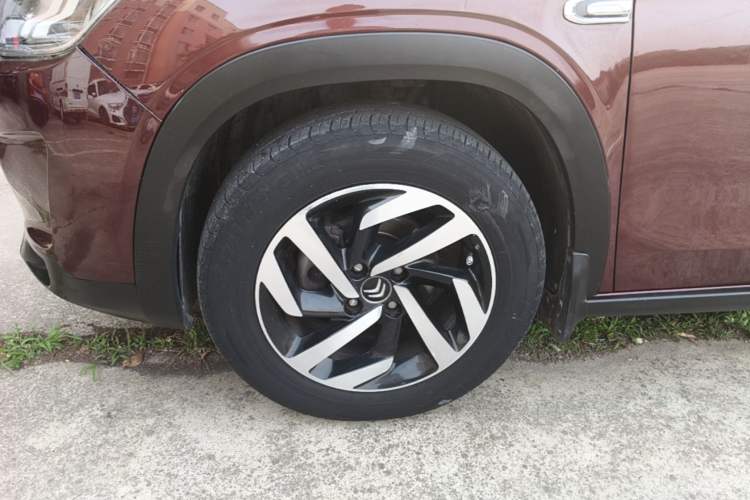 Used Citroen C3-XR 2015 1.6L Automatic Pioneer Model Left Front Wheel Hub