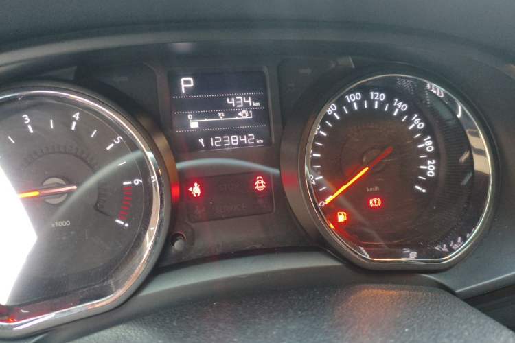 Used Citroen C3-XR 2015 1.6L Automatic Smart Version Odometer Close Up