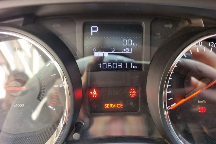 Used Citroen C3-XR 2015 1.6L Automatic Smart Version Odometer Close Up