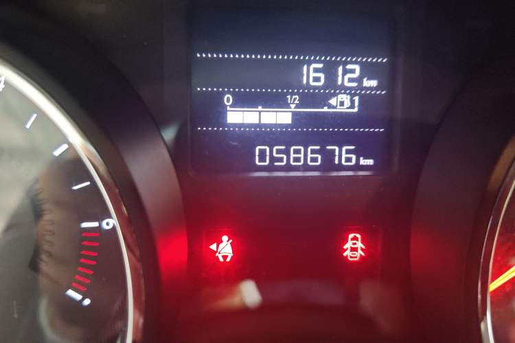 Used Citroen C3-XR 2015 1.6L Manual Pioneer Model Odometer Close Up