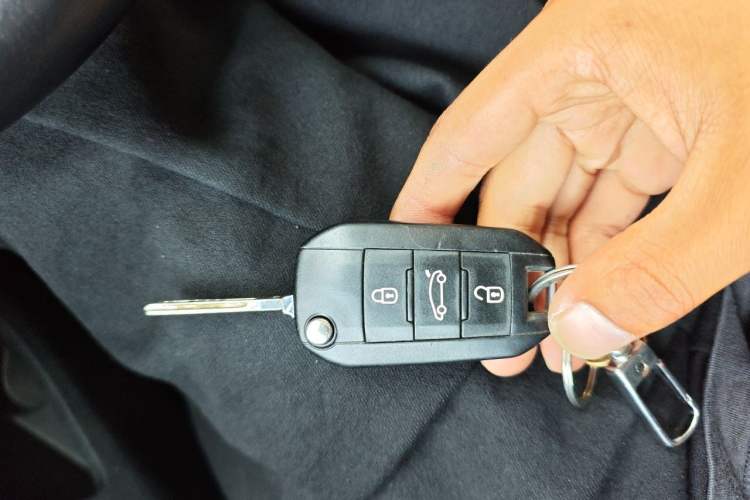 Used Citroen C3-XR 2015 1.6L Manual Pioneer Model Vehicle Key