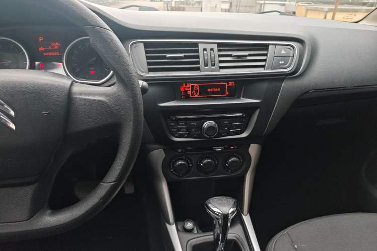 Used Citroen C3-XR 2015 1.6L Automatic Fashion Model Audio And AC Panel