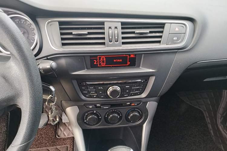 Used Citroen C3-XR 2015 1.6L Automatic Fashion Model Audio And AC Panel